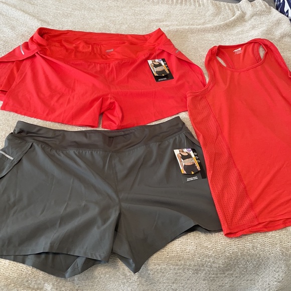 2 shorts and 1 tank top - Picture 2 of 4